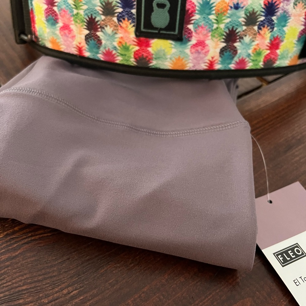 NEW Fleo shark leggings